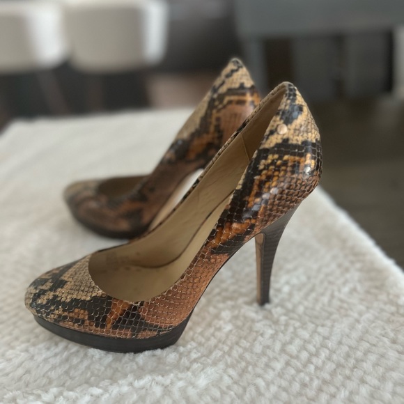 Coach Heels - Picture 2 of 6